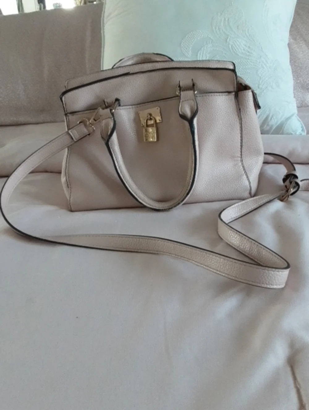 Jones New York Light PinkSatchel with Gold Lock and Adjustable Strap.